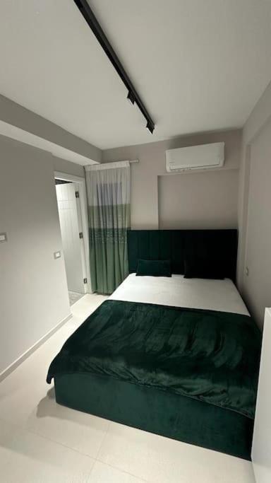 Host Apartament Elio Тирана Экстерьер фото