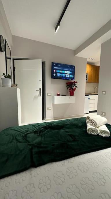 Host Apartament Elio Тирана Экстерьер фото
