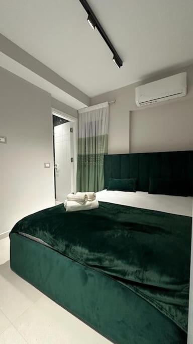 Host Apartament Elio Тирана Экстерьер фото