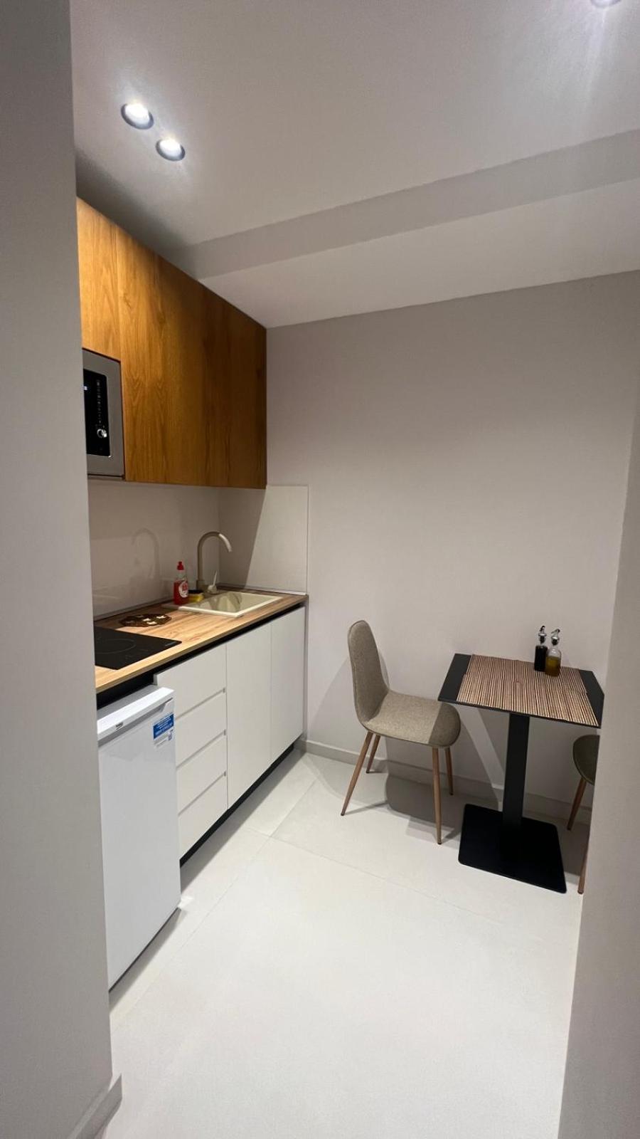 Host Apartament Elio Тирана Экстерьер фото