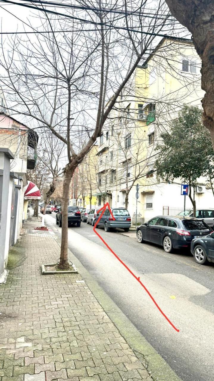 Host Apartament Elio Тирана Экстерьер фото