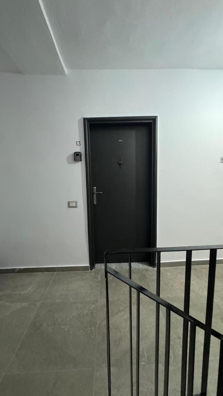 Host Apartament Elio Тирана Экстерьер фото