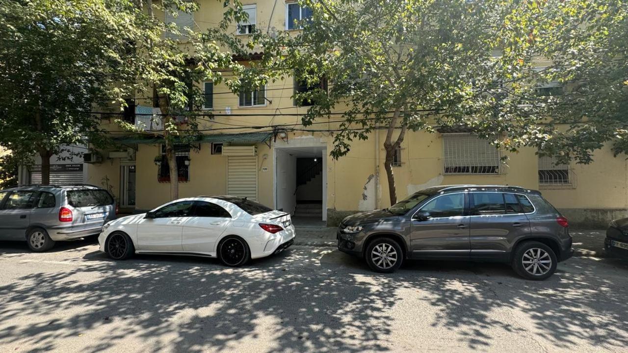 Host Apartament Elio Тирана Экстерьер фото